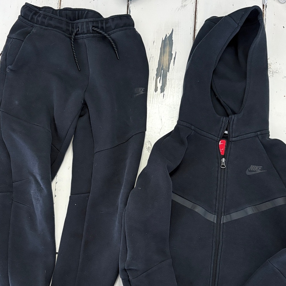 Nike Tech Kids Boys Black Sweatpants & Hoodie Set Large